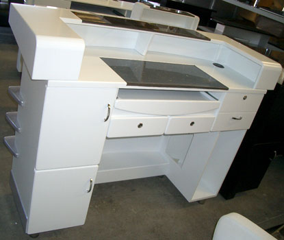 R9 - Reception Desk
